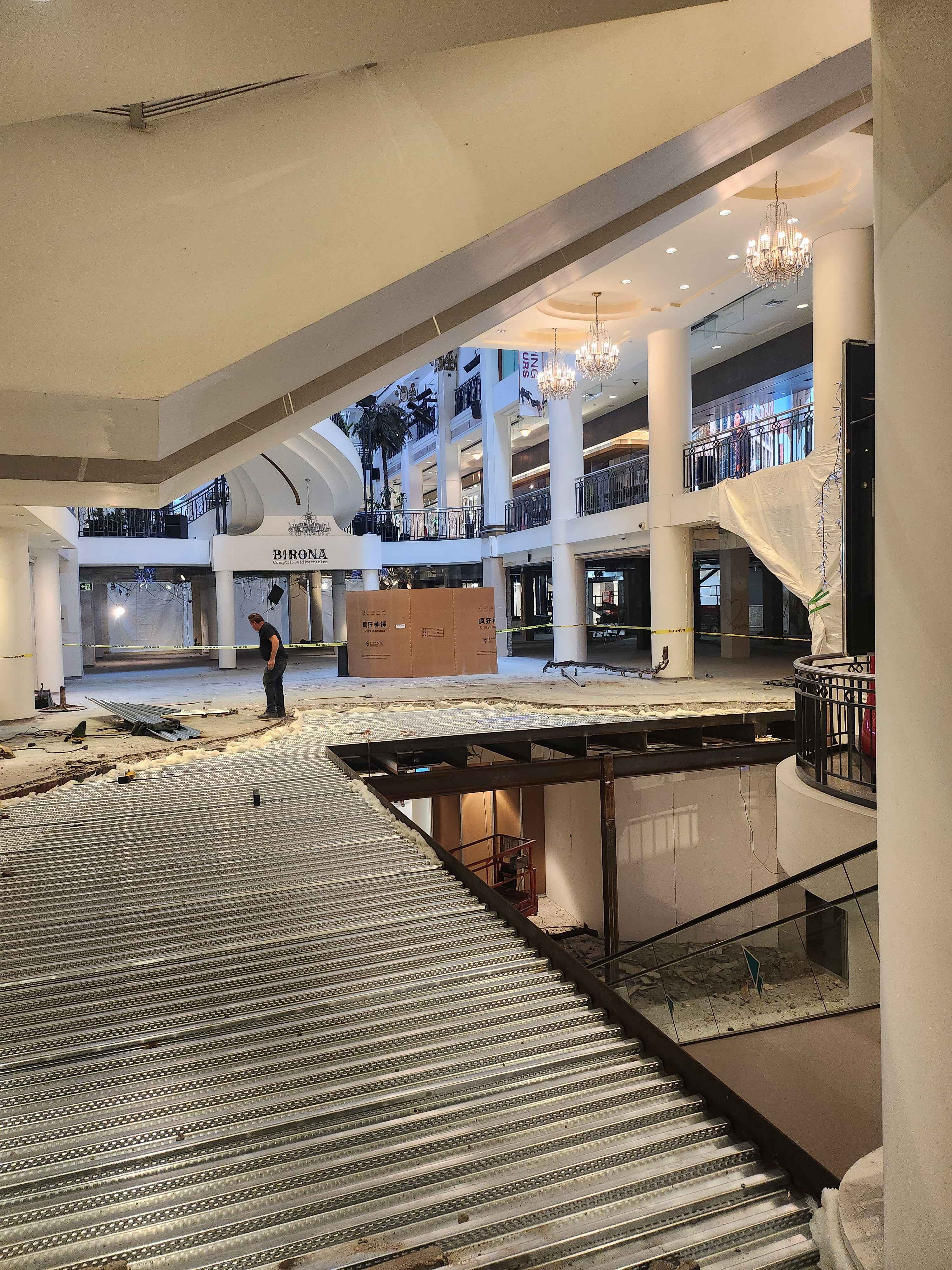 Rénovation d'un espace commercial de grande envergure — travaux intérieurs